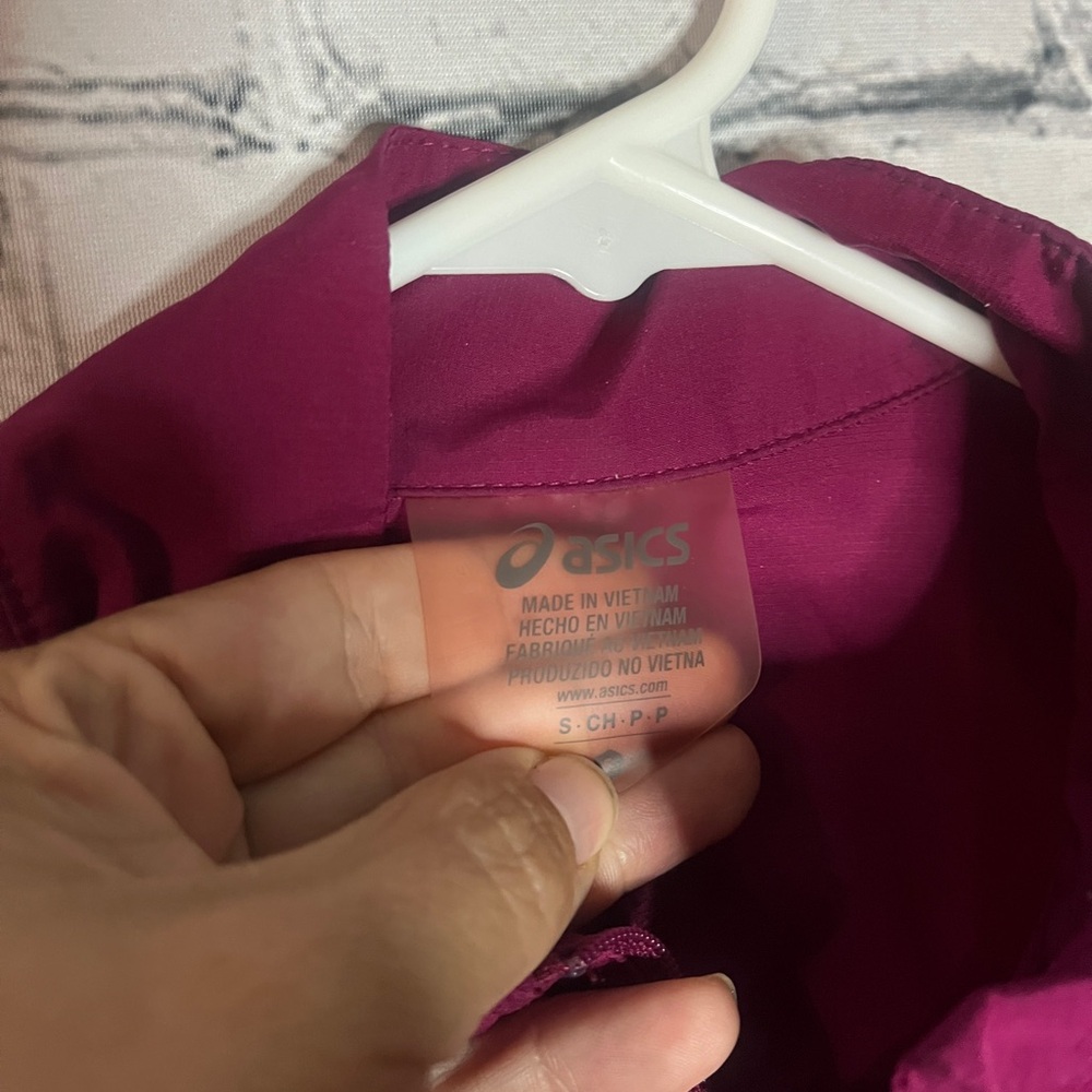 Asics Raspberry Jacket - Picture 2 of 3